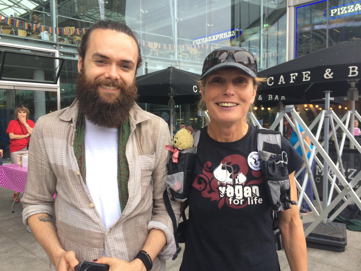 FutureVeganShow's tweet image. On today’s show we chat to 4x world record breaking marathon runner, @towerhillstable owner and all round inspirational vegan @Marathonfiend, plus music from vegan artists @GraceSlick_JA @JeffersonAirp @gongplanet @ELP_carl @thelittleidiot @mutantvinyl @mackab. @futureradio 2pm💚