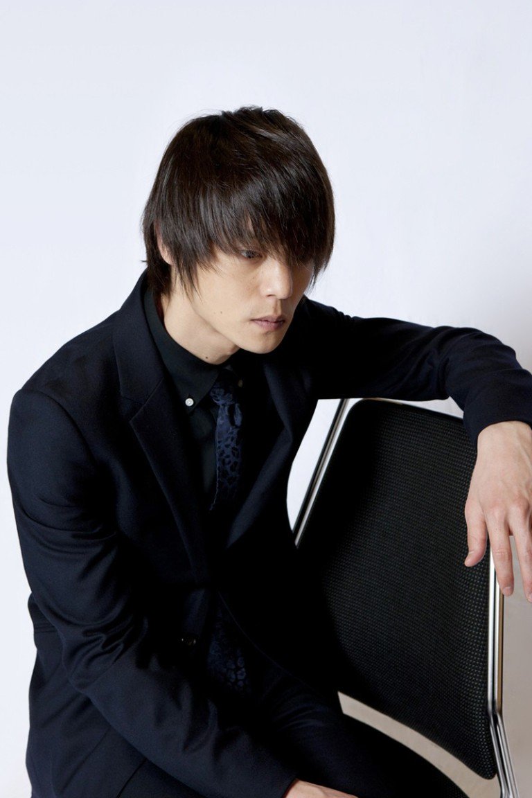 あーや ８月29日 文化財保護法施工記念日 窪田くんの美しさは 保護対象です 黒スーツの窪田くん 集めると召されそうです