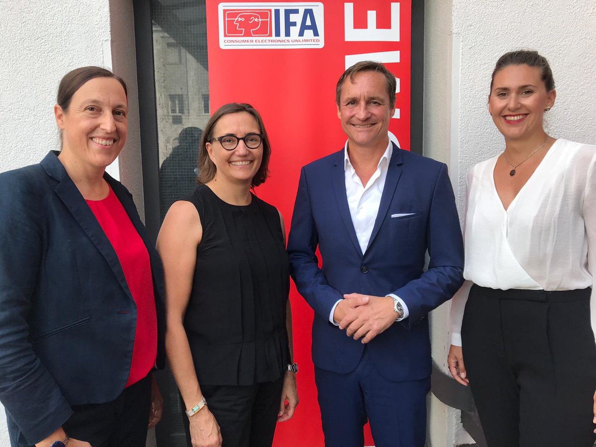 Susanne Dehmel von <a href="/Bitkom/">Bitkom</a>, <a href="/huber_berlin/">Andrea Huber</a> von <a href="/ANGA_Verband/">ANGA</a>, @OSueme von <a href="/eco_de/">eco e.V.</a> und @CarineChardon von @ZVEIorg präsentieren heute ein Gutachten, das zeigt: der #Medienstaatsvertrag vernachlässigt den Interessenausgleich zwischen TV-Sendern, Medienplattformen &amp; Nutzern #IFA2019