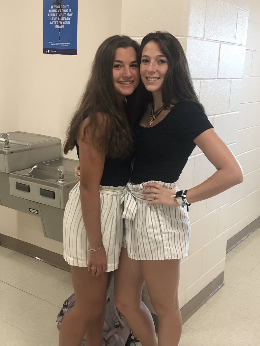 MrsKaizer's tweet photo. Who wore it best. #bestbuds #plannedit @ClintonHighMA https://t.co/C5yfoLsBFA
