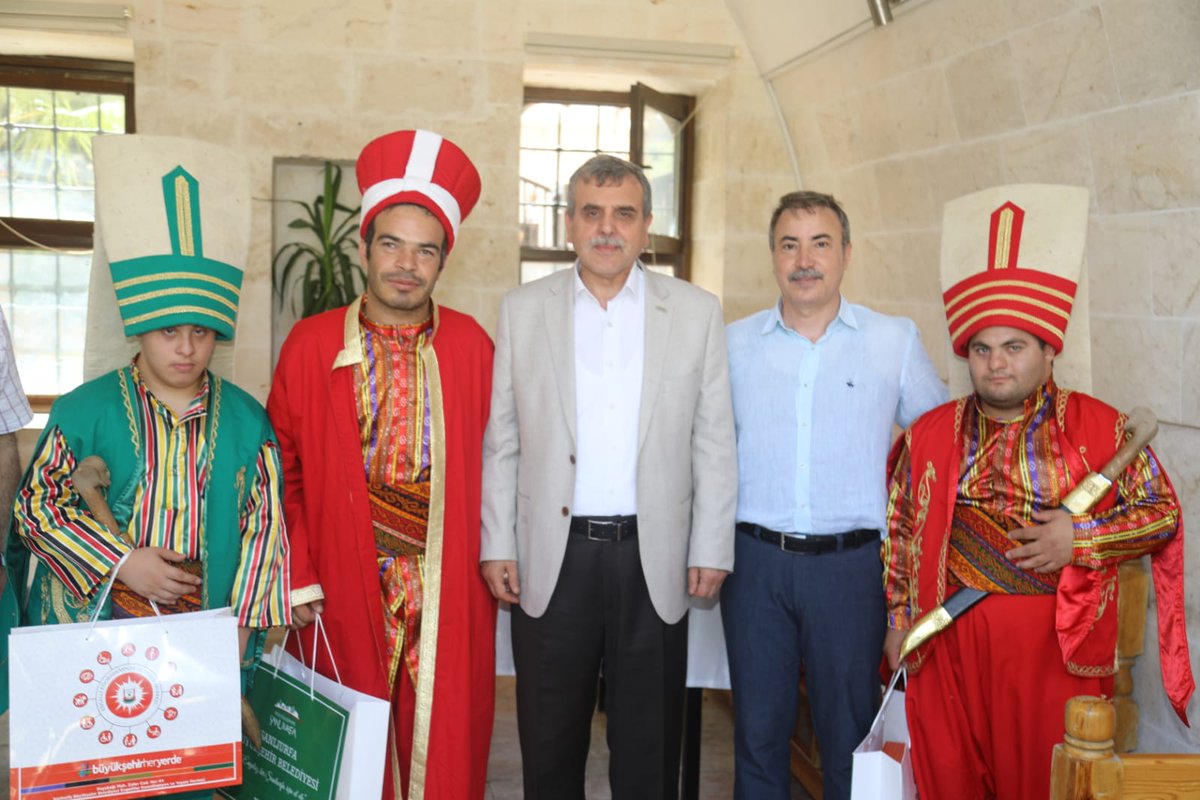 zabeyazgul's tweet photo. Engelli yaşam merkezinde özel  kardeşlerimizin oluşturduğu Mehter Takımında görev alan mehteranlarla bir araya geldik. Bu kardeşlerimiz başarının engel tanımadığını bir kez daha gösterdiler. Engel tanımayan kardeşlerimizi ve hocalarımızı tebrik ediyorum. https://t.co/wMAtzL3UbC