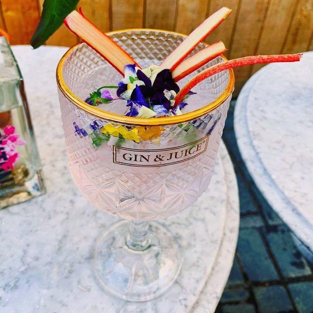 131TheProm's tweet image. This weekend, we’ll be taking things down under with a trip to Bondi Beach 🐠 🌴 🐚

Tuck into our Aussie-style BBQ and surf your way through our cocktail list while soaking up the last summer rays…

(📷: aimeebrasington on Instagram)

#no131cheltenham #cheltenham #ginandjuice