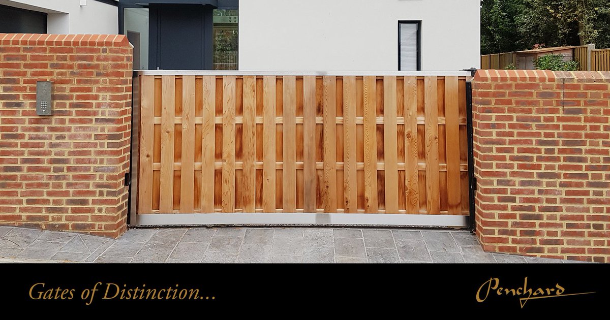 #Cedar hit &amp; miss boards &amp; stainless steel frame ...see how the grain of each board gives the gate so much character! <a href="/PenchardUK/">Penchard UK</a> created a #modern style #slidinggate for a modern #style property. #modernproperty #modernentrance #bespokegates