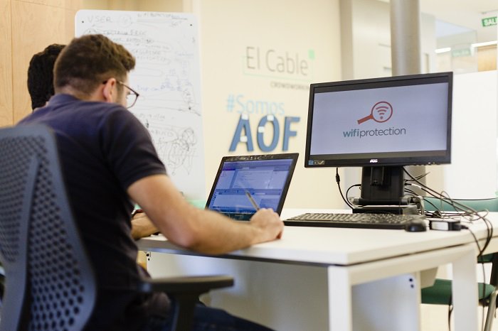 OpenFuture_And's tweet photo. #EmprendeConAOF | La mejor forma de entender por qué es importante el #DiseñoWeb es haciendo un breve ejercicio de imaginación.
¡Te contamos más en nuestro blog! cc @EconomiaAnd @Telefonica #SomosAOF
https://t.co/3RATyz8IHD https://t.co/Mp2V3cAMpR
