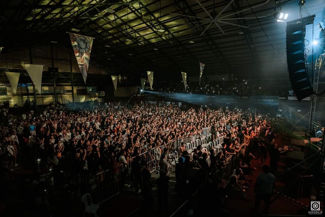 BenAndBenMusic's tweet photo. we had so mats pan, silliman.
thank you dumaguete!!
where do you want us to go next? 
#LimasawaStreetTour #Hibalag

📸 ned solis https://t.co/s7Sx4xPtFm