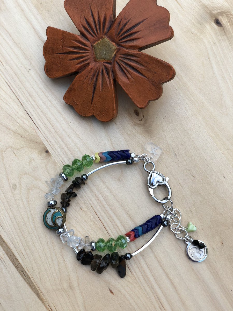atfcreationsc's tweet photo. Happy Thursday!!! Snake beads, Tibetan charm, clear quartz, stainless steal . Free shipping only in USA,
for orders only by private message
.
.
#handmadejewelry #bohojewelry #fashionbracelts #uniquebracelets #africantradebeads #stackablebraceles #muranobeads #handcraftedjewelry https://t.co/7sy1S4gaFn