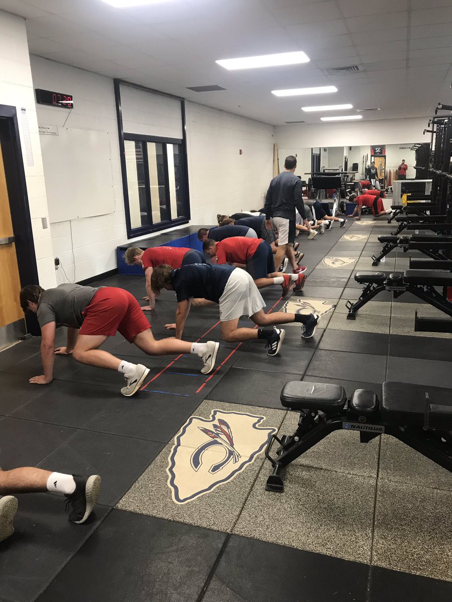 CatawbaMLAX's tweet image. Before we can sprint we must learn to crawl @Catawba_Strngth #ControlTheCore #Quadruped #DeadBug #MBSlams