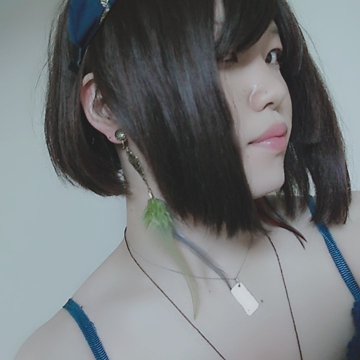 ReijitsuSou's tweet photo. 平素です(´-ω-)ｳﾑ

昨日作った羽イヤリングの色違いバージョンだよ"(ﾉ*>∀<)ﾉ
両耳から羽が生えてる((ʚ( ˙꒳​˙)ɞ))ﾊﾟﾀﾊﾟﾀ~
マルチカラーのエクステみたいよね～(*´ｖ｀)

#女装
#アクセサリー
#アクセサリー作家
#中性
#reijitsusou https://t.co/WFNf68vT8N