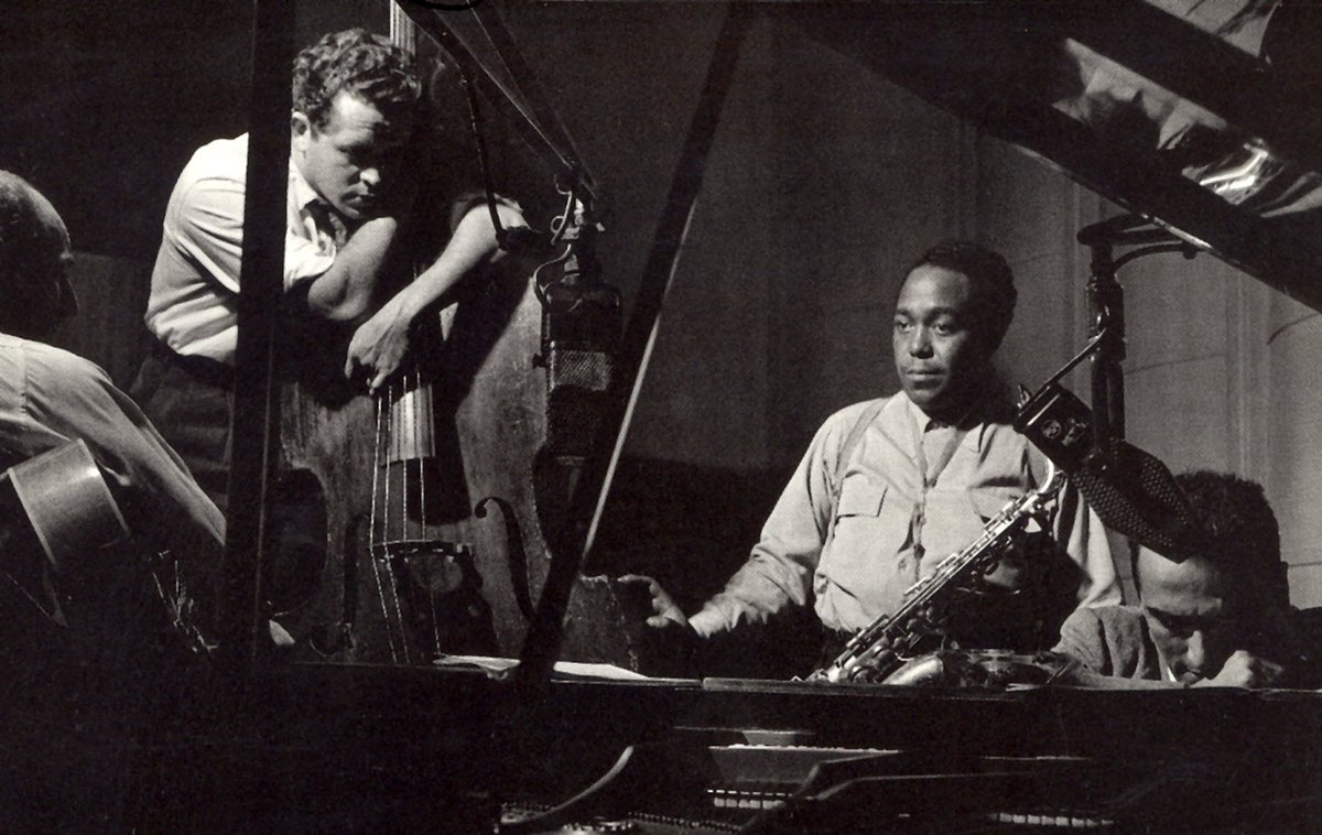 geocappiello's tweet photo. 🎗️🎶🎷🎵

#29august #29agosto 1920

Happy Birthday to Charlie Parker

photo: Billy Bauer, Eddie Safranski, Charlie Parker and Lennie Tristano 
by Herman Leonard, NY (1949)

#CharlieParker #BillyBauer #EddieSafranski #LennieTristano #Jazz #Jazzsax #Sax #Happybirthday #Birthday https://t.co/G41xLduAEm