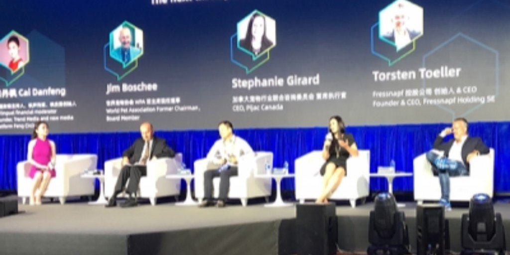 PetsCanadaorg's tweet image. @PetFairAsia 2019, s’est tenue récemment à Shanghai, en Chine.  La présidente-directrice générale de #PIJACCanada, Stéphanie Girard, a pris la parole devant un panel spécial pour discuter des tendances de l'industrie. bit.ly/2ZxGmhD