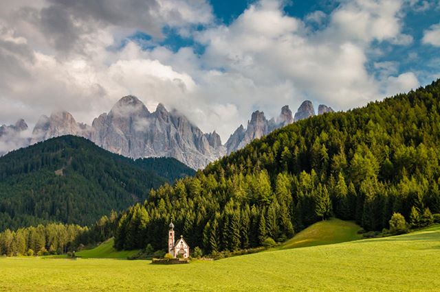 PicosmoCom's tweet image. bit.ly/2UfOJO0 - Kirchlein St. Johann in Ranui - Kirchlein St. Johann in Ranui - #picosmo, #FunesValley, #Mountainouslandform...