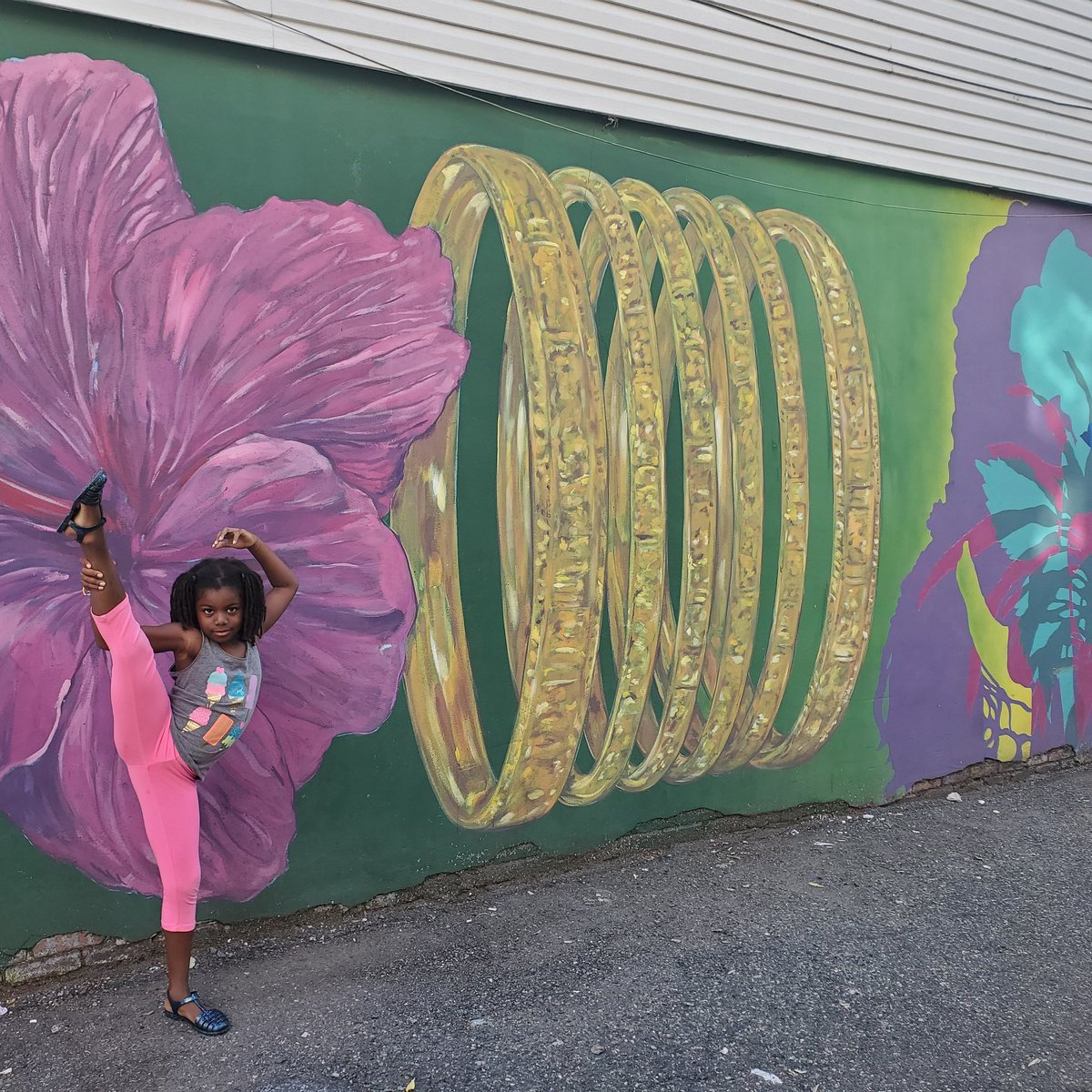 imsoyoganewark's tweet image. Kids Yoga and more classes coming in September 
.
#jerseycitymurals #standingsplit  #pose #kids #kidsyoga #kidsyogateacher #kidsactivities #iloveart #mural #art #artist #JerseyCity #newarkave #loveart #yogapose #imsoyoganewark #imsoyoga #njyoga #jerseyyoga #downtownjerseycity