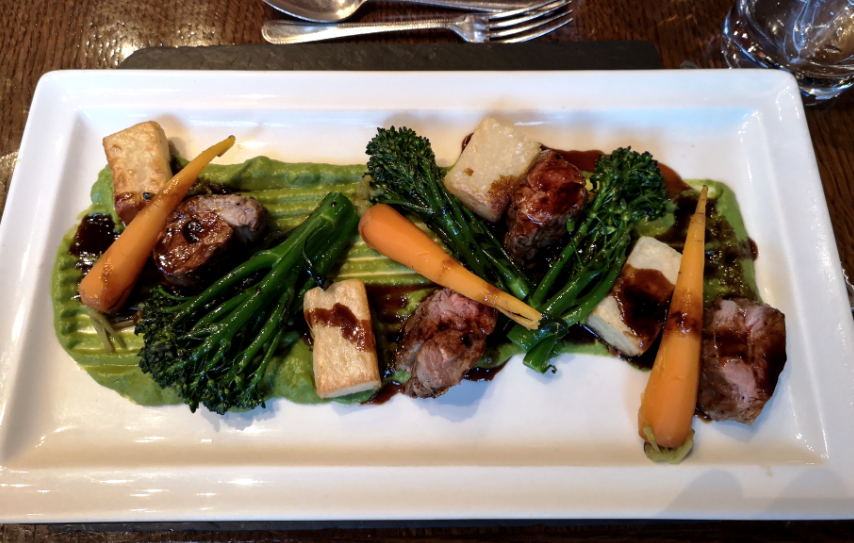 Ravenwood_Hall's tweet photo. '#BabyCarrot, sprouting broccoli, #ParmentierPotatoes, #PeaPuree and a delicious #LambSauce come together with the finest English #lamb neck fillet in one of the most exciting dishes of our #SummerMenu. Come and enjoy it tonight, book your table here > https://t.co/T7oXj5ubAQ https://t.co/PubIPFfqXU