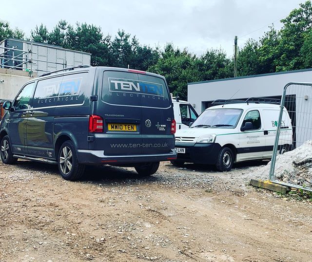 boveyconstruct's tweet image. Great thanks to the top guys @tentensolutions for helping us out at short notice, #teamwork is key, 
#electriciansofinstagram 
#buildersofig 
#devonlife 
#southhams 
#luxuryliving 
#boveyconstruction 
#construction
#londongetaway ift.tt/2HxdY95