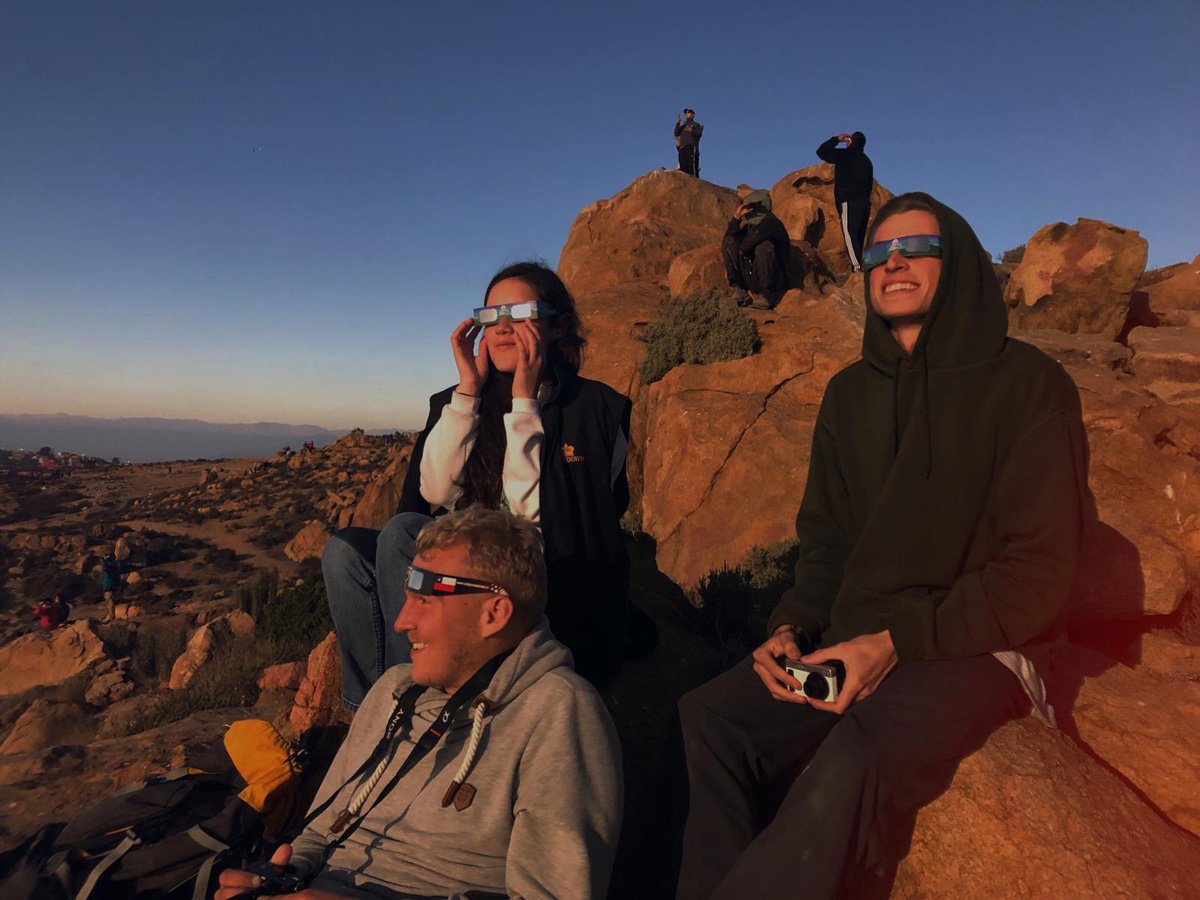 GEOMAR_de's tweet photo. Wozu Abril und Jonas vom Studien- und Forschungsprogramm #GAMEProgrammeGeomar 200 PET Flaschen in #Chile brauchen und was genau das mit #Muscheln zu tun hat, könnt ihr in diesem neuen #Blogbeitrag nachlesen.
https://t.co/zrjjnTHeKR https://t.co/M1kCAljXvE