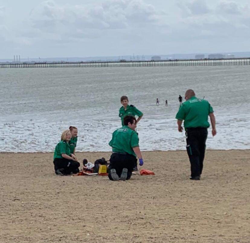 <a href="/SJA_Southend/">Southend SJA</a> #Cadets saw how we can stabilise patients whilst awaiting @hmcgsouthend assistance this summer when their #firstaid services werent in high demand

In this scenario, a casualty had fallen onto brick, fracturing a leg &amp; incurring a head injury

<a href="/SJAEast/">SJA East region</a> <a href="/SJAIntlComms/">Internal Comms</a>