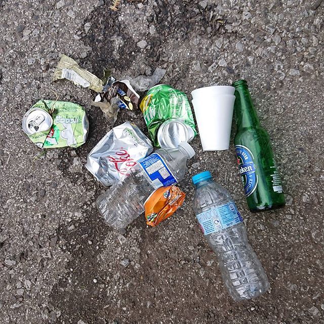My haul on my walk around alport castles after the sunny Bank Holiday. Please take your litter home! #runnersagainstrubbish #peakdistrict ift.tt/2PkMXw4