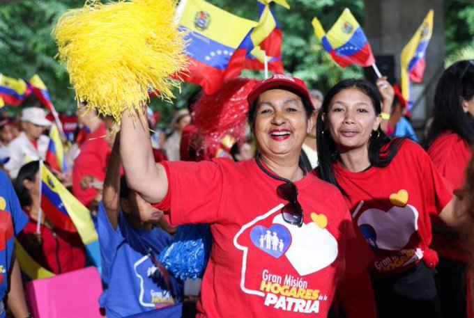 mippci_ven's tweet photo. #29Ago I 📣 ¡LA ETIQUETA DEL DÍA! ⏩ #VenezuelaInvencible

Venezuela tiene todos los recursos para ser libre y soberana, trabajemos juntos por una patria próspera y productiva que sea ejemplo para otras naciones. ¡Venezuela lo tiene todo! https://t.co/tXQ3HgDqpV