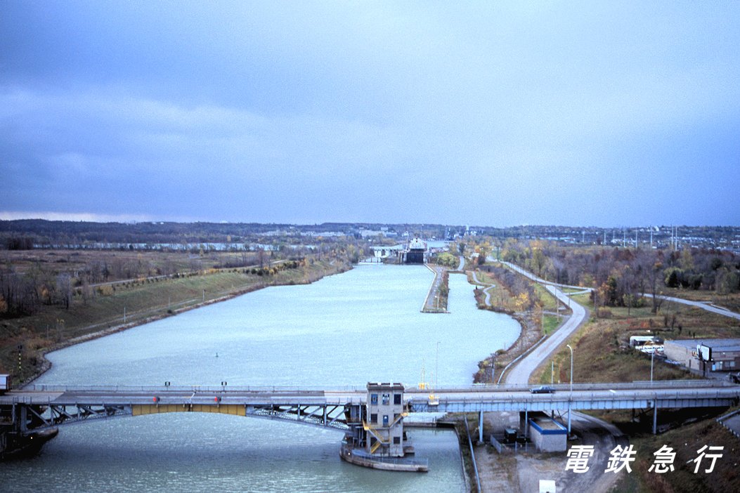電鉄急行 ウェランド運河 エリー湖とオンタリオ湖を結ぶ有名な運河 セントローレンス海路の一部でもあり 鉄道ではありませんが内陸航路の重要施設です 五大湖 T Co Pkqp2c1vb1 Twitter