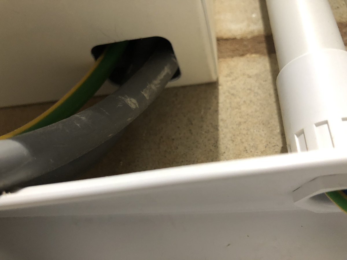 <a href="/proelectrician/">Professional Electrician & Installer</a> <a href="/group_e5/">Meco mels</a> <a href="/officialELECSA/">ELECSA</a> went to drop off my daughter for a sleepover, was asked to look at some electrics, house rewire done in March. Spotted a few things 😱