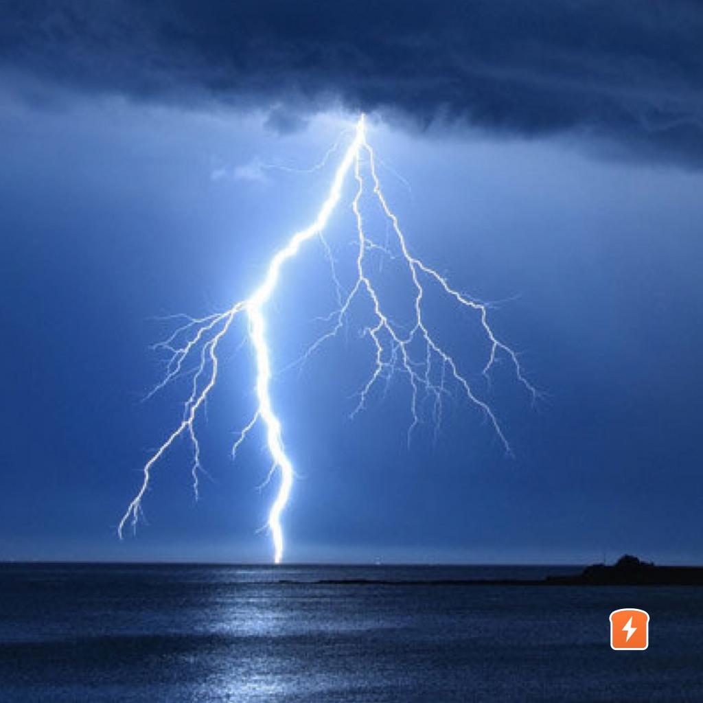 CircuitBread's tweet image. Circuit Snack #7 - A single lightning bolt has enough electricity to light up 200,000 average homes.

#circuitbread #circuitsnacks #trivia #electronics #fact #facts #engineeringfacts #learningisfun #lightning #lightningbolt #lightning #lightningstrikes