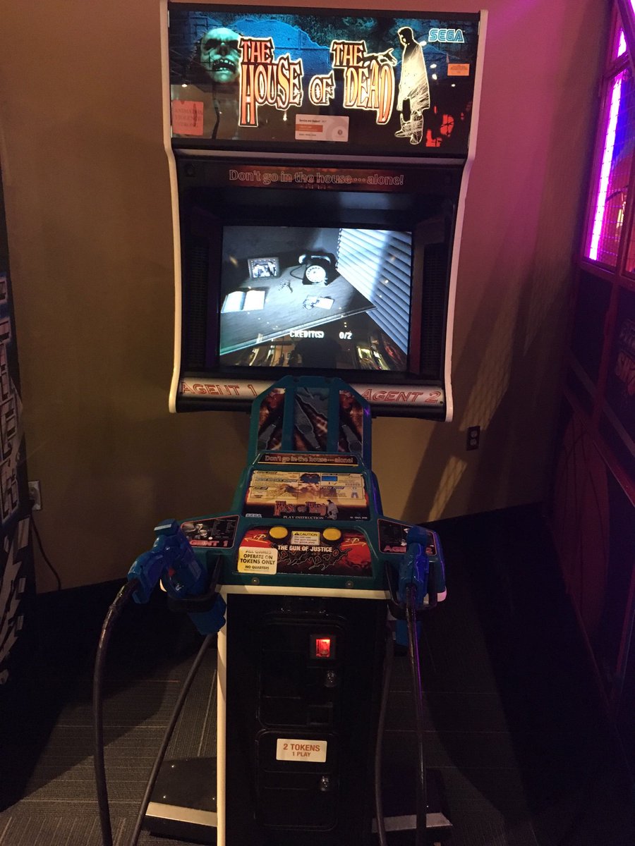 Captzork's tweet photo. .@GregBurke85 found this little classic at my local movie theater
#Arcadecorner https://t.co/Ly3KVnRD3U