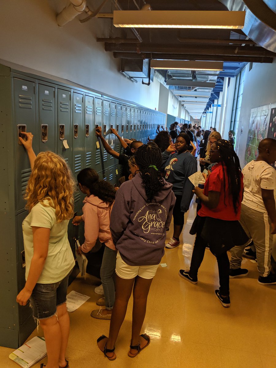 ScapScience's tweet photo. Ms. Romanik helped with lockers while students worked on schedules in the room! @CrecArtsMiddle1 https://t.co/vU3d4FY9rl