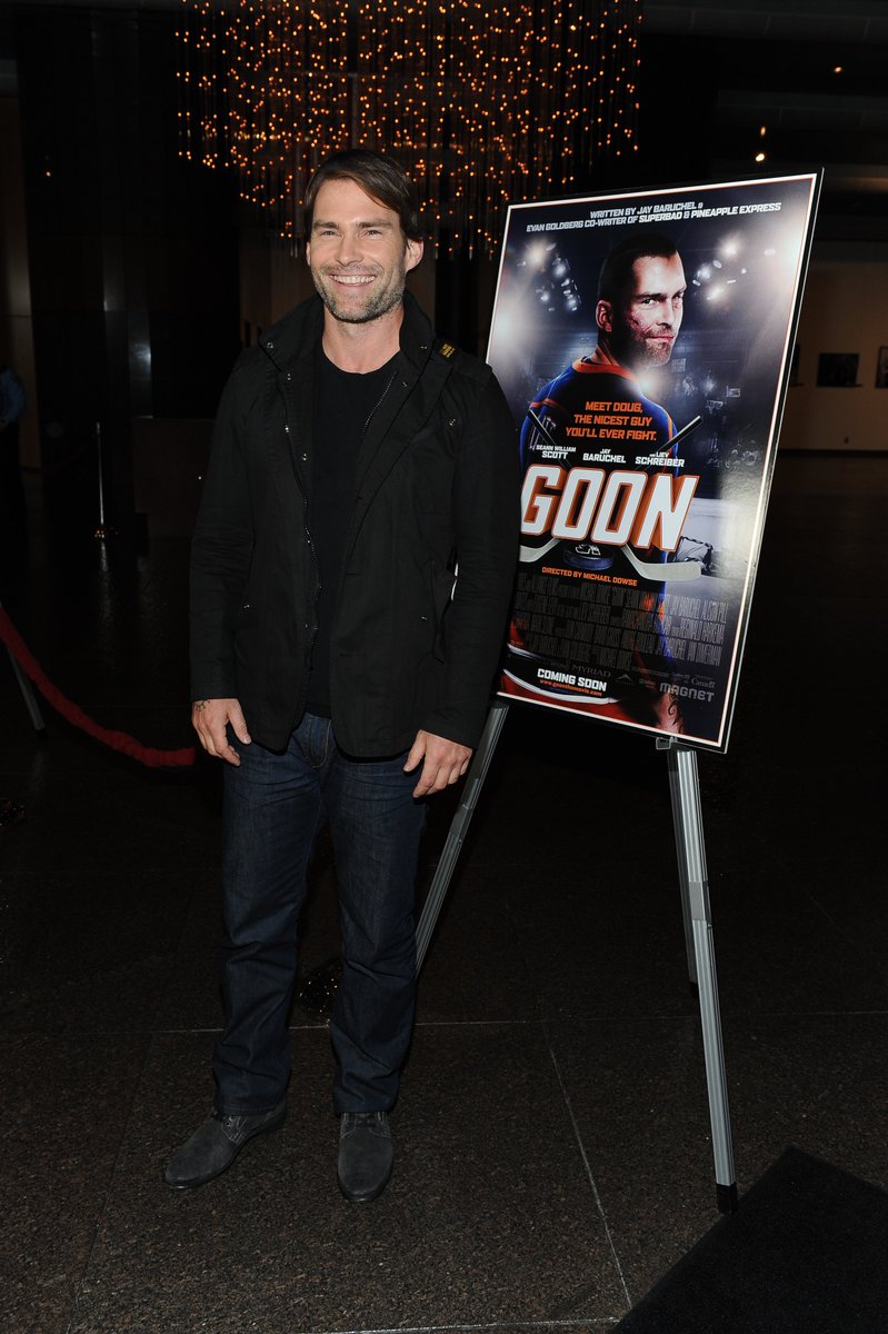 MagnoliaSelects's tweet image. #ThrowbackThursday to the premiere of #Goon with #SeanWIlliamScott, @BaruchelNDG, @LievSchreiber, Dir. #MichaelDowse, and @SethRogen! Catch #Goon on @MagnoliaSelects today!