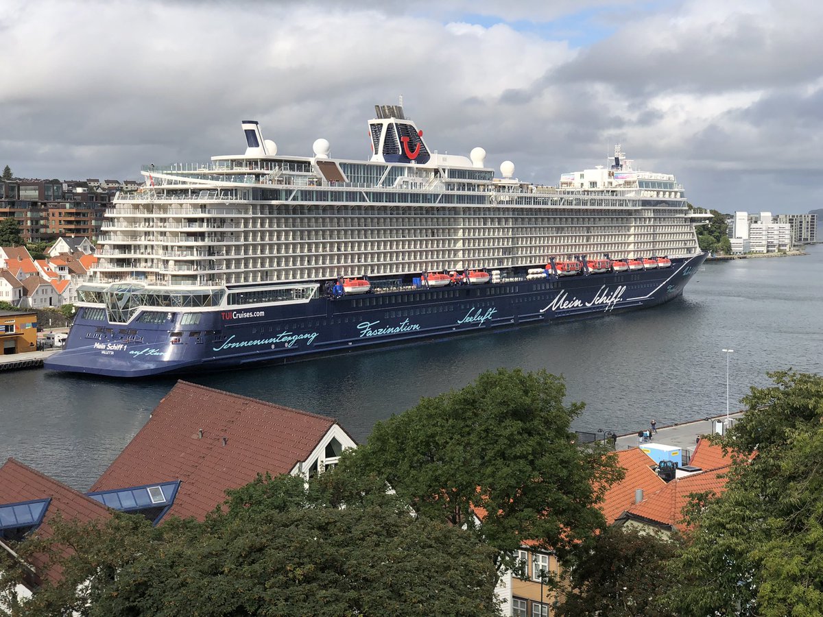 KAP_MD's tweet photo. #meinschiff1 #stavanger Technischer Defekt - meinSchiff 1 liegt in Stavanger fest #tui #kreuzfahrt https://t.co/XCaPtTzjmc