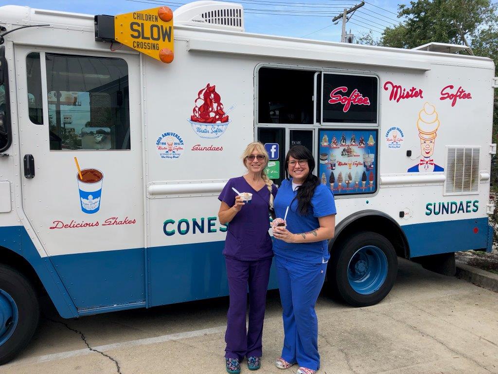 MWIAnimalHealth's tweet photo. Kudos to one of our dedicated Territory Sales Managers for this creative idea in partnership with our friends at @Elanco. 

Visiting their customers in an ice cream truck and treating them is a great way to make anyone feel special! Check out those smiles! #We❤️OurCustomers https://t.co/IrDS87yWVC