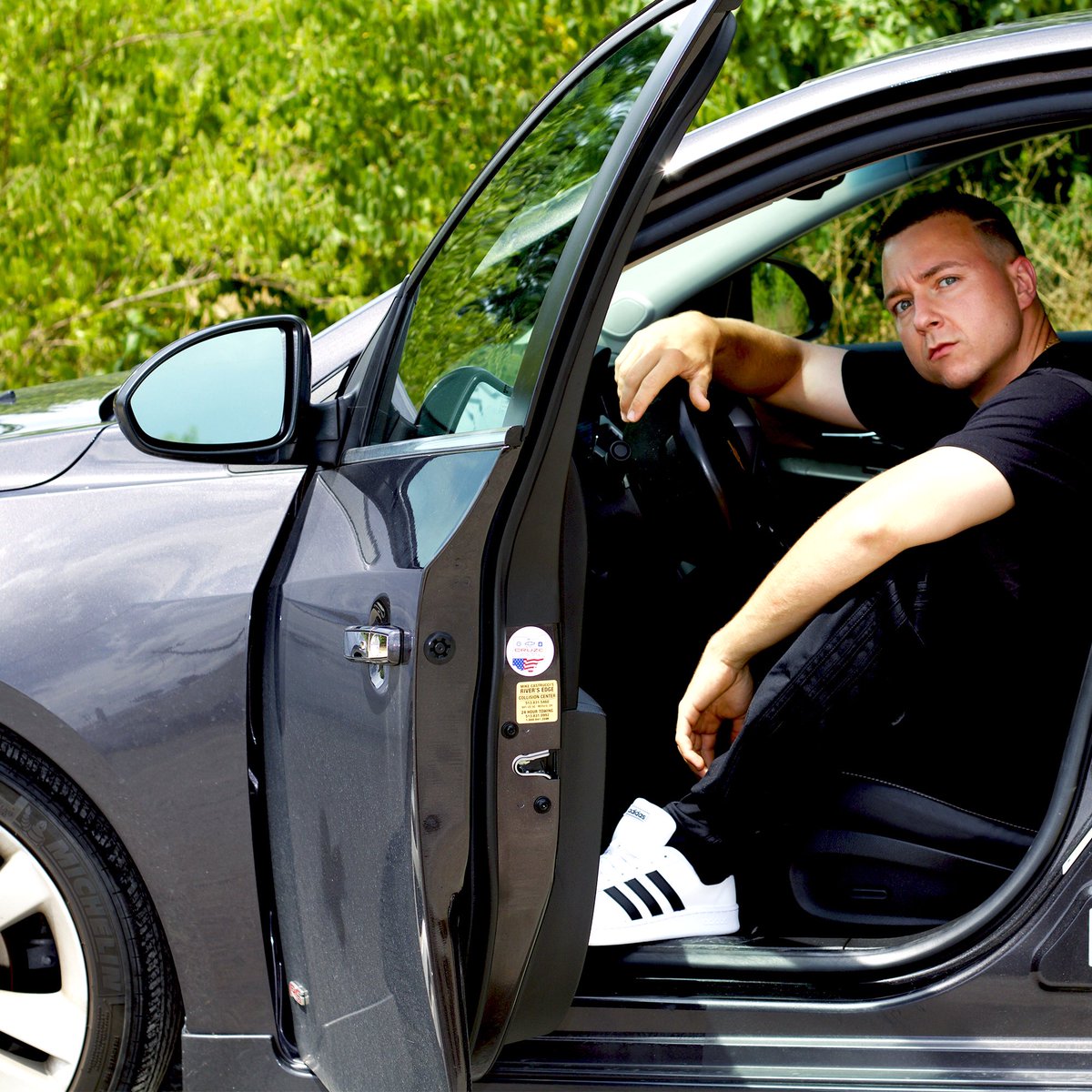 The final and most important test every song needs to pass before it’s released... the car test! ⁣⁣⁣⁣⁣⁣

#nieko #letitout #undergroundrap #upandcomingartist #coolcars #hiphopmusic