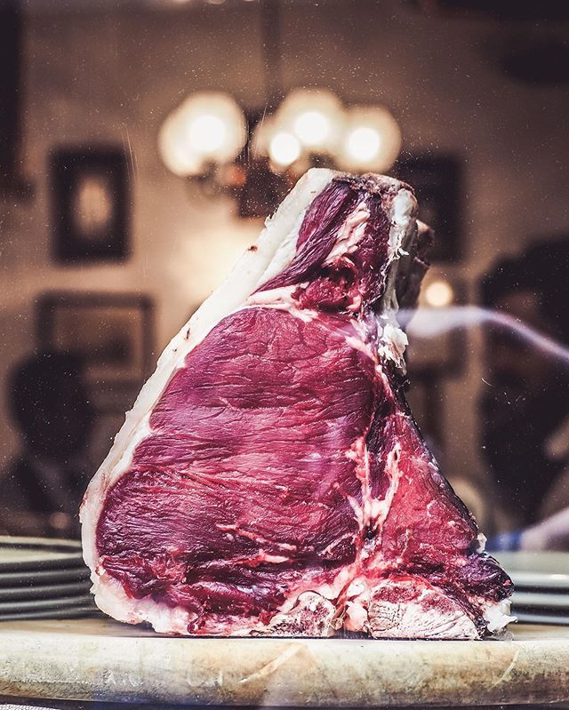 AmassCook's tweet photo. longissimus dorsi ; psoas major⁣

#meat #italianfood #amasscook #kitchn #tastingtable #buzzfeasts #bonappetit  #italyfoodporn #foodandwine #f52grams #eatrealfood #beautifulcuisines #italianfood  #florence #bisteccafiorentina #travelblog #firenze… https://t.co/gbhRKKpdRu https://t.co/oJLdEzQiW6