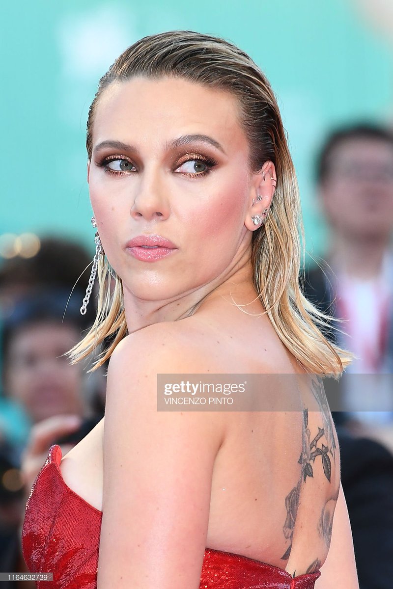 And there she goes! #ScarlettJohansson at the @MarriageStory Premiere in #Venezia2019 #Venice76 film festival. What do you think of her look? ❤️