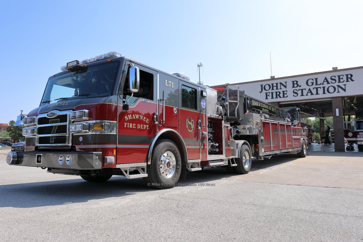MFrizzell85's tweet photo. Today's photo subject is a big one.
I'll have a full report later this week!
#Ladder71 #ComingSoon #ShawneeKS #Firefighter #FireBuff #NewsNeverSleeps #StringerLife @PierceMfg @CityofShawneeKS @shawmissionpost https://t.co/BN7qKOP0eo