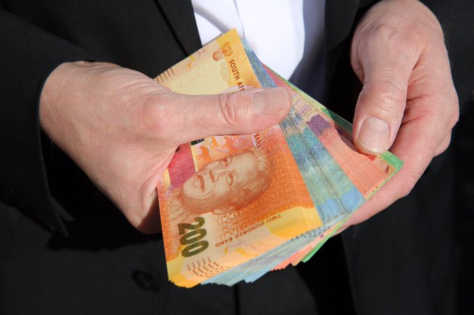 Thousands of South Africans have already starting earning up to R5000 weekly. Click here to join them 👉bit.ly/1K9f1dl