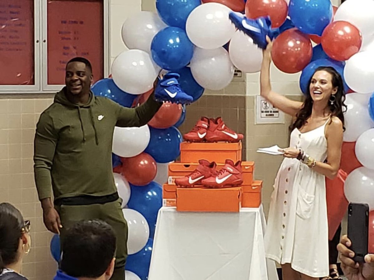Great day at PV...this is what matters. <a href="/NFL/">NFL</a> , <a href="/TheRealC_Portis/">Clinton Portis</a> &amp; <a href="/HilarieBurton/">Hilarie Burton Morgan</a> for all caring and donating time and items to <a href="/Park_View_HS/">PVHS</a>. #PayItForward