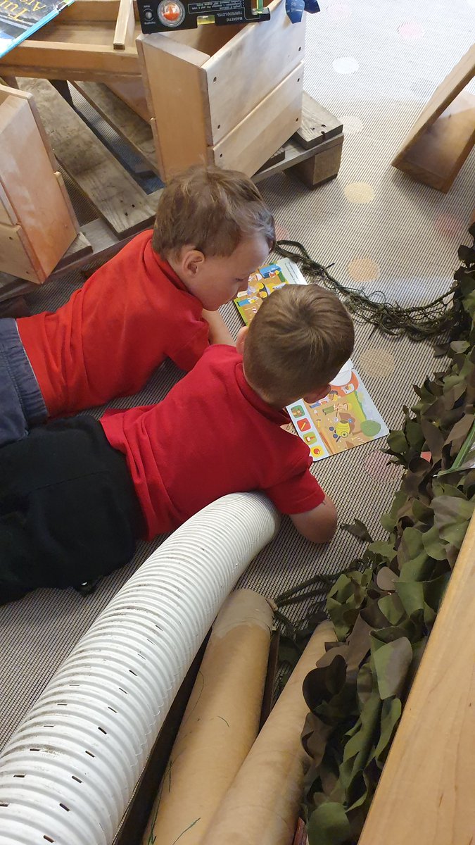 TraceyH63953439's tweet image. @ShawheadFamily The boys sharing  a story this morning. I listened to them as they used good descriptive language to describe what was happen in the pictures, made predictions and named the characters in the book. #communicationskills #booklanguage #sharedthinking 😊