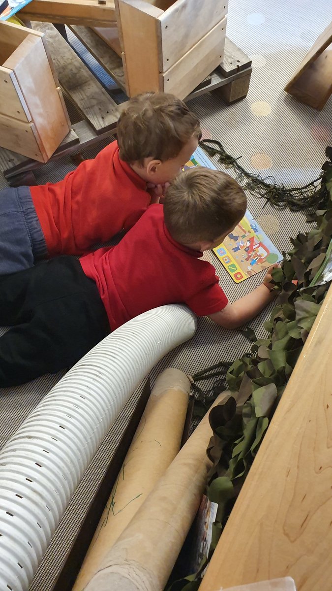 TraceyH63953439's tweet image. @ShawheadFamily The boys sharing  a story this morning. I listened to them as they used good descriptive language to describe what was happen in the pictures, made predictions and named the characters in the book. #communicationskills #booklanguage #sharedthinking 😊