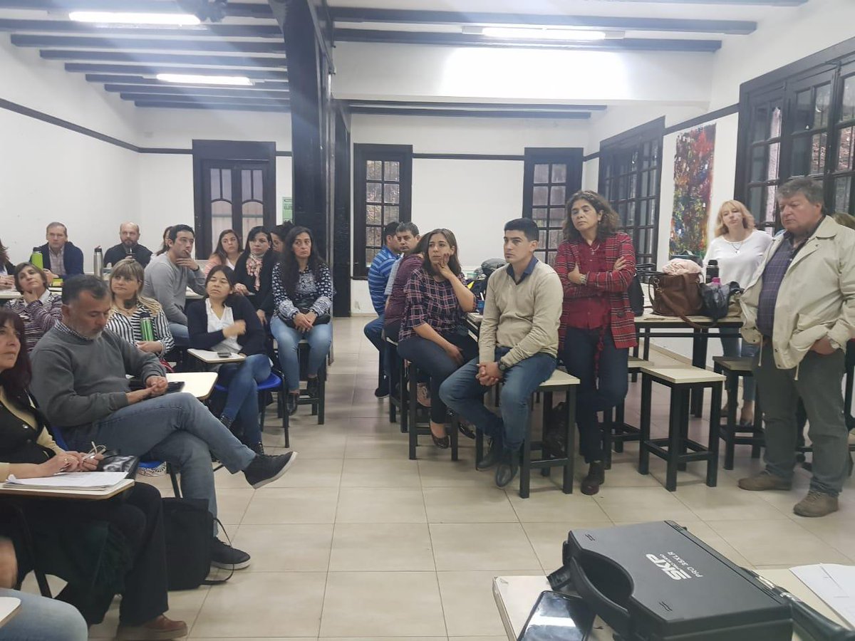 CiieEscobar's tweet photo. 📢Proyecto HUELLAS: Historias Únicas de Escuelas Llamadas al Saber. Las escuela de Escobar se preparan para escribir la Historia de la Comunidad a 60 años del Partido...Tenemos Memoria , tenemos Futuro!!!  @PatriciaFroy @stellafornas @VicZorraquin @MARIURHIG https://t.co/CtJuc257Vn