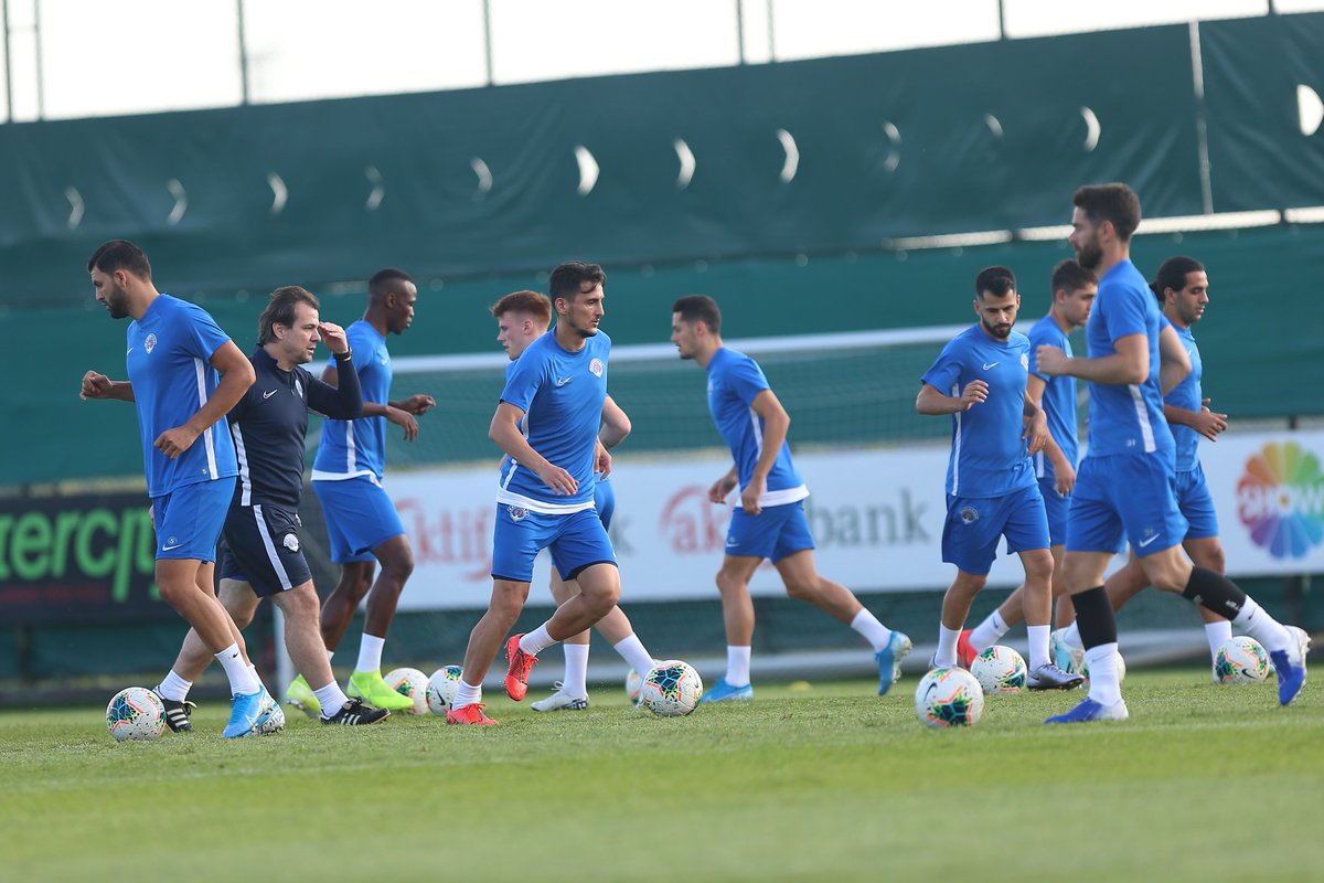 kasimpasa's tweet photo. 💪Takımımız, #Ankaragücü maçı hazırlıklarını tamamladı.

➡️ https://t.co/zA7dJAmgtz

#Kasımpaşa🔵⚪️ 
#SüperLig https://t.co/ujJIk1BeJE