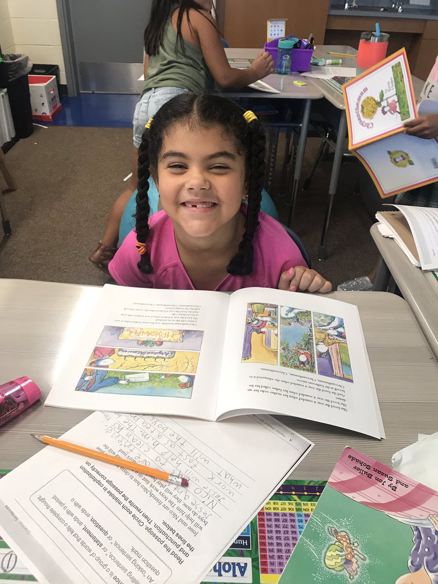 MrsAupperlee2nd's tweet photo. These second grade readers received their first BRAND new monthly book!  Each month they will receive a @Scholastic book that they will get to take home and KEEP!  The excitement was real!  #ReadingRocks #SeeingIsBelieving https://t.co/3yZZfInnoW