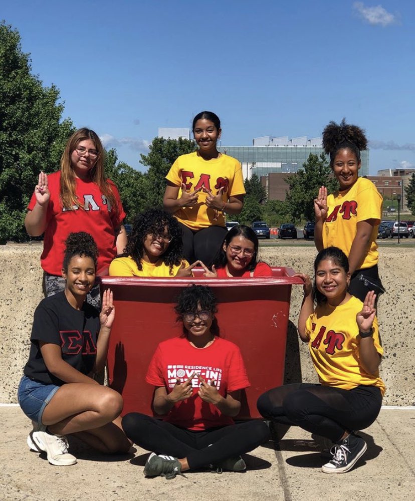 SLU1987's tweet photo. We hope your first week of classes is going smoothly! Be sure to stop and say hi to a fellow Señorita on your campus 😍👋❤️🖤 #WelcomeBack #BacktoSchool #ΣΛΥ https://t.co/RbgpUkVBqu