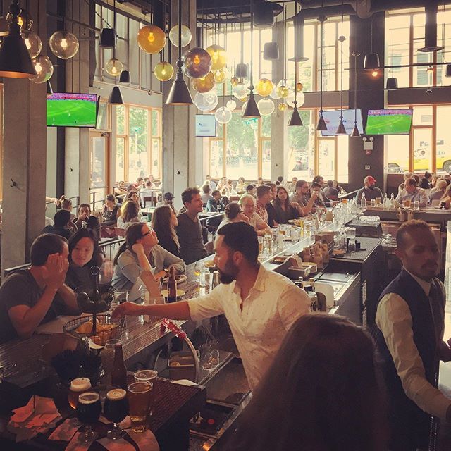 STOUTSeattle's tweet image. Football is Back!  Join us tonight for some great College action. Happy Hour starts at 3! 🍻🍻🍻