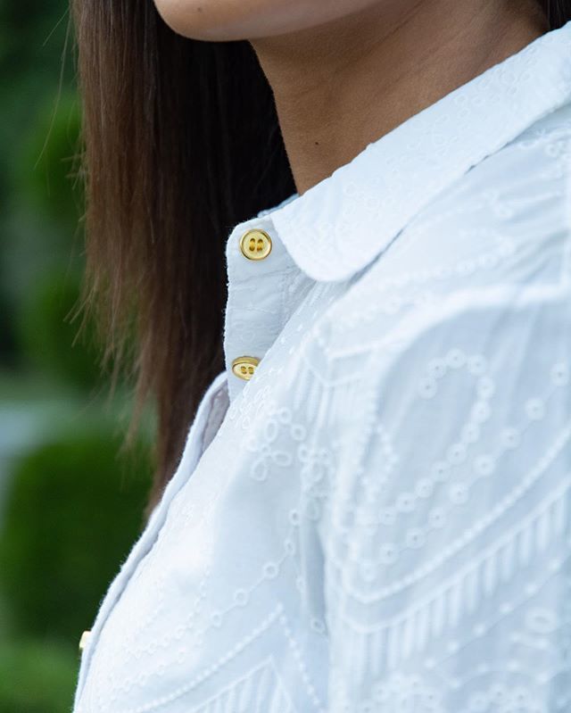 To take center stage it’s all in the details #fabricselections #crispwhiteshirt #everydaystyles #shopsmallbusiness #onlineboutiqueshopping ift.tt/2zrcqJz