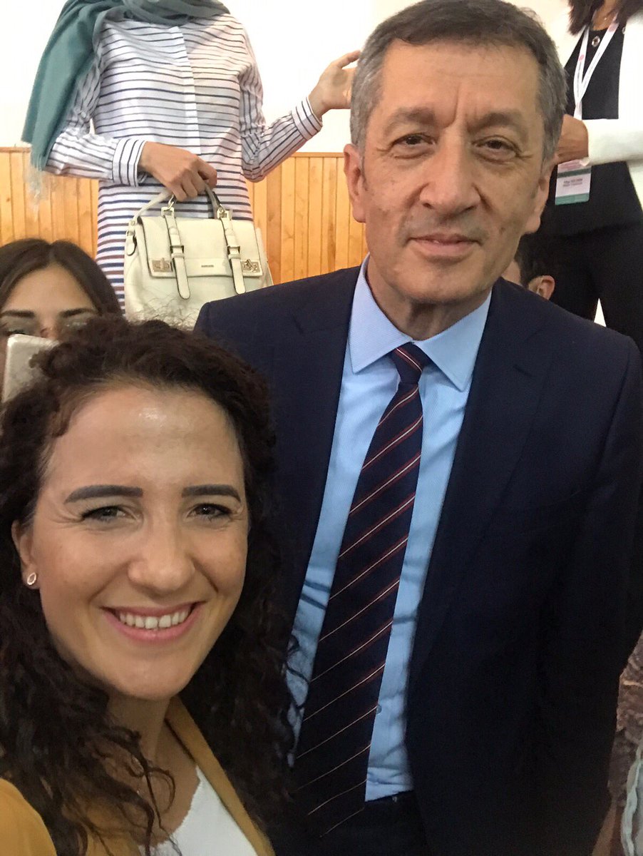 erdmkbr's tweet photo. Nasıl ışık saçan, nasıl umut verici🙏#güzelinsanlariyikivarlar #umutluyuz #eğitimdedeğişimsahidenbaşladı #zekavakfı #zekaoyunlarıuygulamalarıeğiticieğitimi @ziyaselcuk @adnanboyaci @emrehanhalici 🙏 https://t.co/MtUp5HJiQv