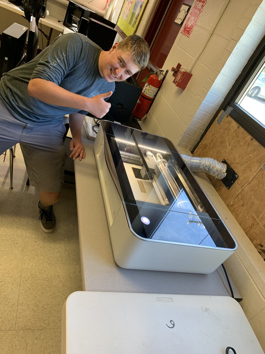 bronco_steam's tweet photo. One of our Bronco Engineers playing with our new laser cutter! An American flag puzzle! #BroncoEngineering #PLTW #POE https://t.co/WW9yQzjClr