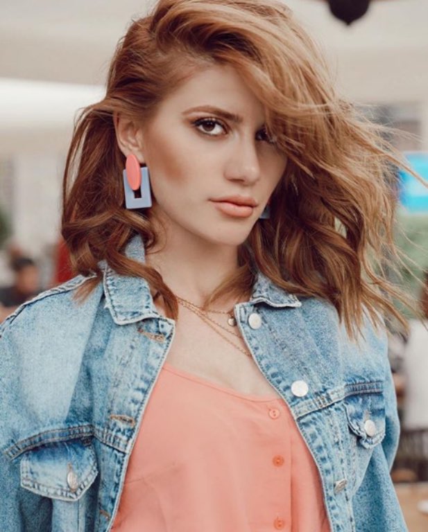 NEWSam_STYLE's tweet photo. Ինչպե՞ս արցունքներով հրաժեշտ տվեց Էլենին ու արդյոք հեշտությա՞մբ «ընդունեց» նոր հերոսուհուն: Կարդացեք Իննայի հետ https://t.co/tenDtJWpMb STYLE-ի նոր հարցազրույցը: #innakhojamiryan #erkusov https://t.co/t8EFLe3L8l
