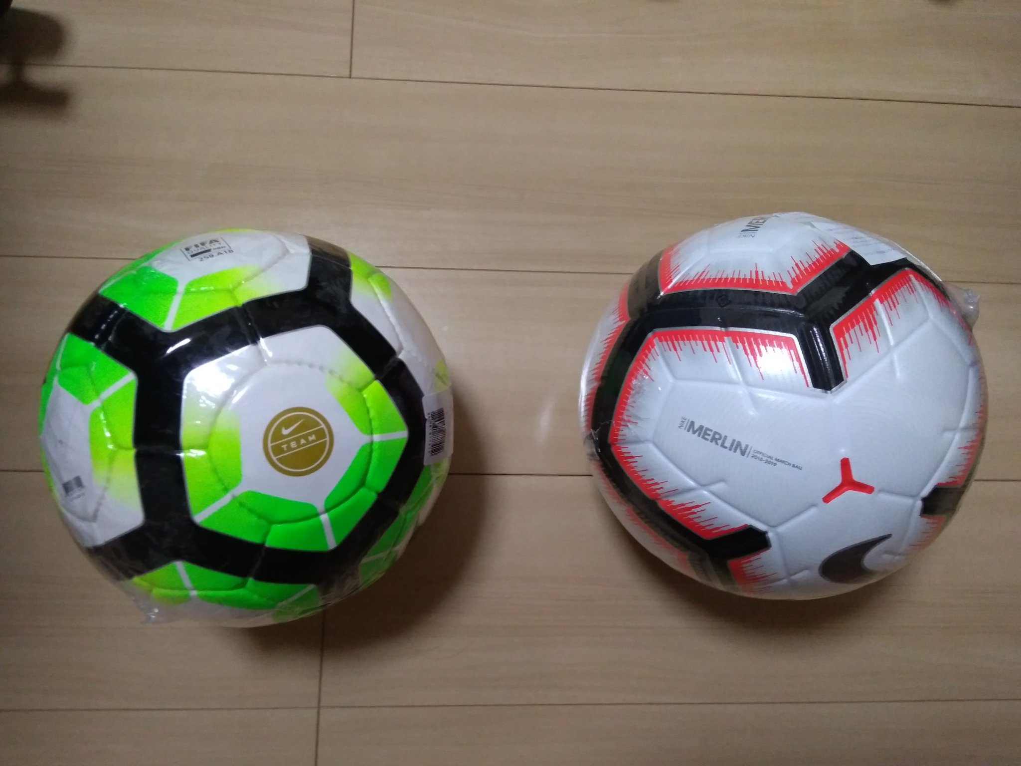ট ইট র 磯原鹿 またボール買った 右のmerlinはプレミアリーグやセリエaの公式球の色違い 左は安かったけど Fifa Quality Proだったから抱き合わせで ブンデスやエールディビジで使われてるダービースターやリーグアンで使われてる ট ইট র 磯原鹿 またボール買った 右のmerlinはプレミアリーグやセリエaの公式球の色違い 左は安かったけど Fifa Quality Proだったから抱き合わせで ブンデスやエールディビジで使われてるダービースターやリーグアンで使われてる