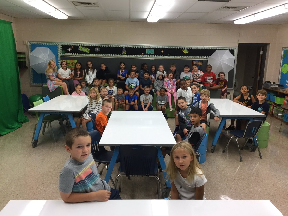 Our new and improved STEM/tech room is amazing! Two classrooms fit comfortably. Big shoutout to @MrDHilliardTech and <a href="/hernonch/">Christine Hernon</a>  for their hard work! <a href="/BRN_Elementary/">Brown Elementary</a> <a href="/Matthew_Kuck16/">Matthew Kuck</a>