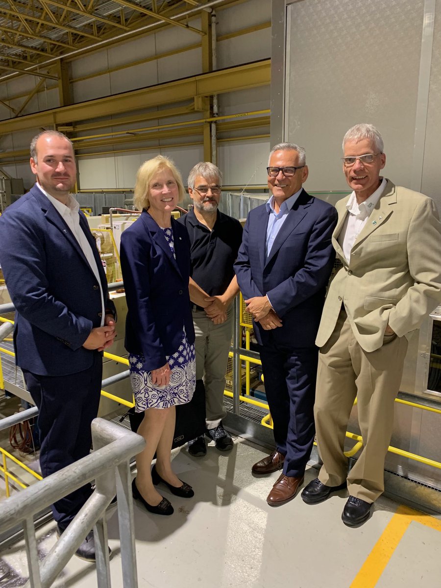 PierreNormand10's tweet photo. Un autre visite mémorable au centre Innofibre du ⁦@cegeptr⁩ Nous avons rencontré des chercheurs qui valorisent la biomasse et mettent au point une nouvelle génération de produits d’emballage verts, recyclables et adaptés aux besoins de nos entreprises https://t.co/2bJmWnySOp